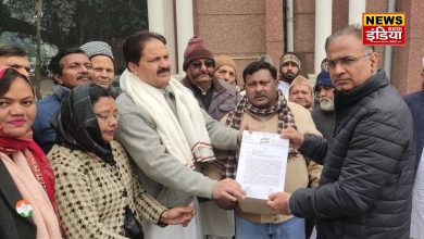 Congress leaders took to the streets in Bijnor and submitted a memorandum