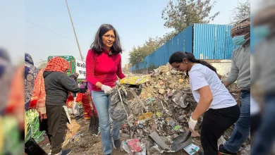 Delhi Election: MP Swati Maliwal threw garbage outside Kejriwal's house, Delhi Police arrested her