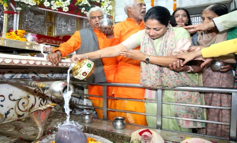 Delhi CM Rekha Gupta: Delhi CM Rekha Gupta reached Gauri Shankar temple on Mahashivratri, took blessings of Bholenath