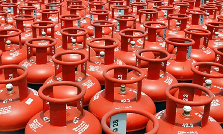 LPG Price Cut: Good news! LPG gas cylinder became cheaper, know how much the price has become