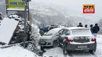 There is continuous snowfall in Badrinath Dham, waterfalls are frozen due to severe cold