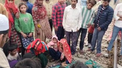 UP Bijnor News: A girl committed suicide by jumping in front of a train in Bijnor