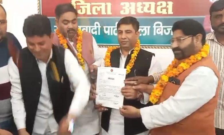 UP Bijnor News: Kashif Khan becomes city president of Bijnor Samajwadi Party