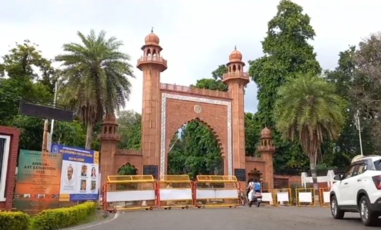 Aligarh Crime News: Firing in Aligarh Muslim University, 11th class student dies, chaos ensues