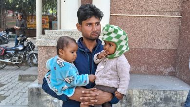 UP Bijnor News: Wife got angry and left, father is taking care of both the innocent children