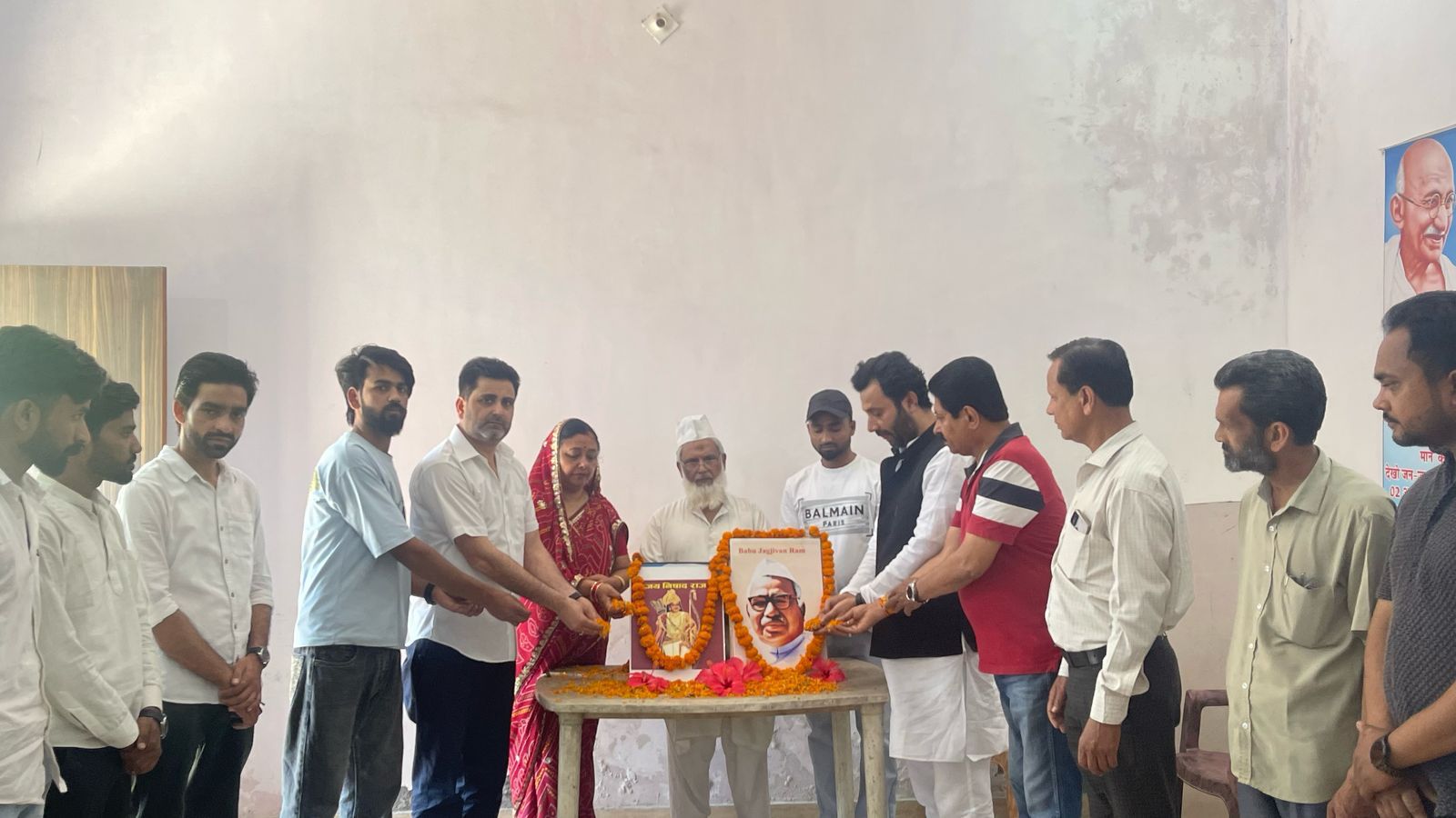 UP Bijnor News: Congress leaders paid tribute to both the great personalities and remembered them