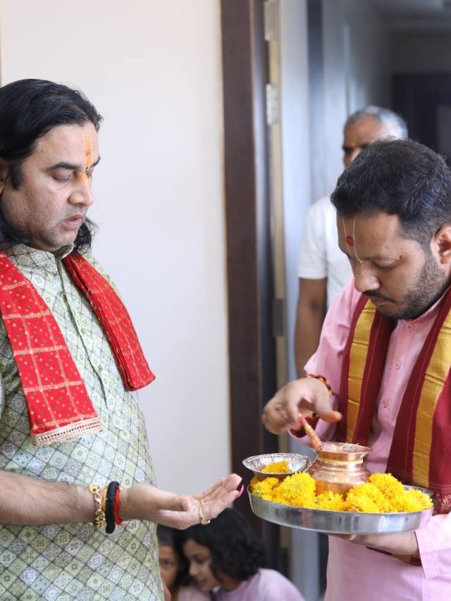 नवरात्रि के नवंम दिवस एवं राम नवमी के पावन-पुनीत पर्व पर प्रसिद्ध कथावाचक देवकीनंदन ठाकुर देवी स्वरूपा कन्याओं का पूजन किया