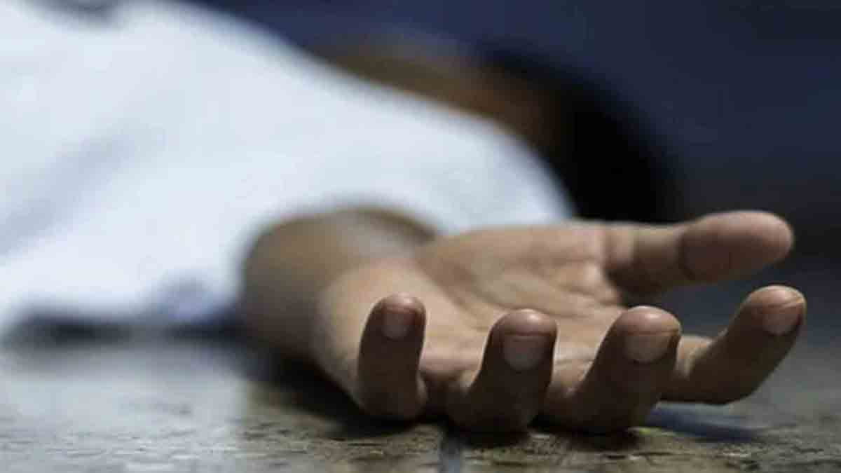 In Kanpur, a young man stabbed himself while on video call with his wife, died in hospital