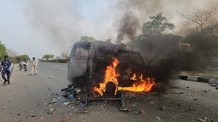 murshidabad violence news: Violence against Waqf law in Murshidabad… Rail-road jam, stone pelting and arson, know what is the situation?