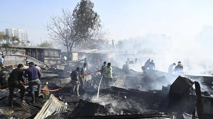 Gurugram Massive Fire: Fire broke out in this sector of Gurugram, more than 40 huts burnt to ashes, 400 people homeless