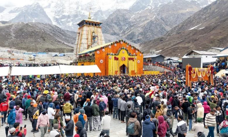 Kedarnath Dham's doors opened for devotees, entire temple complex decorated with flowers, a flood of faith poured in Chardham Yatra