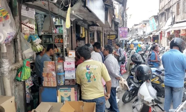 Amid Indo-Pak tension, crowds gathered in markets, people started buying extra ration