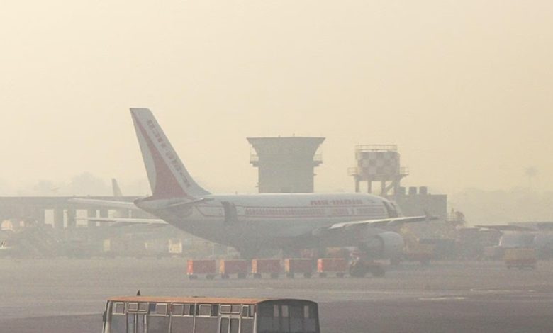 Delhi Weather: Weather in Delhi became a hindrance to travel - 200+ flights delayed, 3 diverted due to rain and strong winds