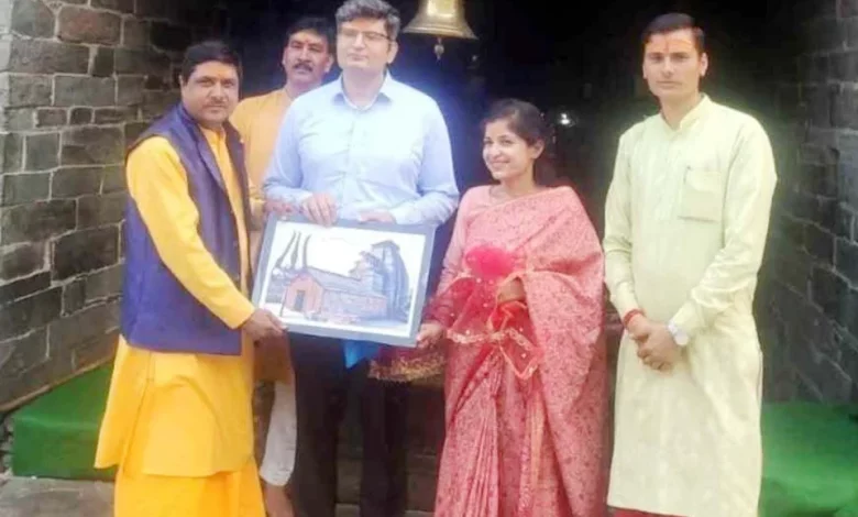 Chamoli DM Sandeep Tiwari got married with simplicity, gave an inspirational message to the society