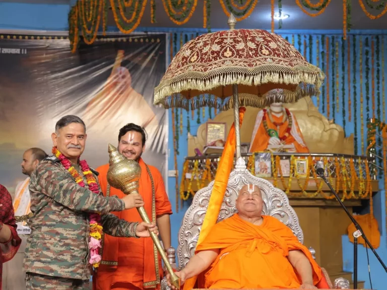 Jagadguru Rambhadracharya on CDS: "I only want Kashmir" Swami Rambhadracharya made this demand to the Army Chief, everyone was surprised to hear it"