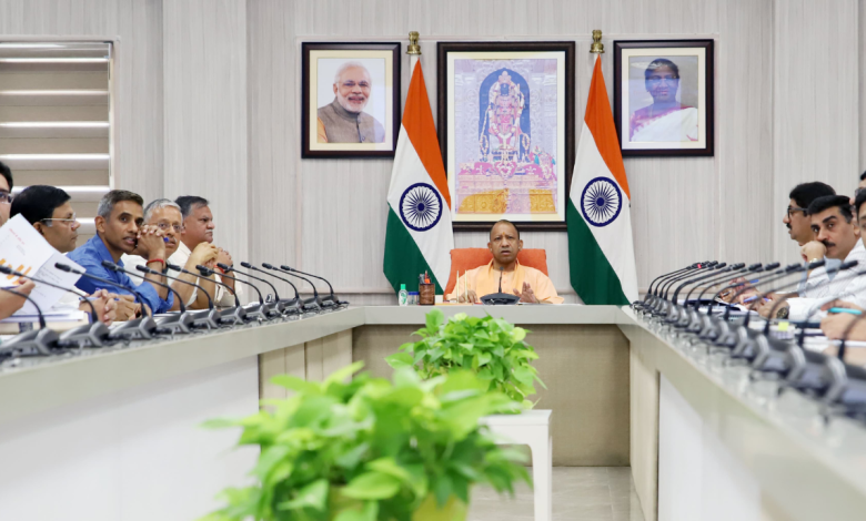 Up Lucknow News: CM Yogi held a review meeting of Housing and Urban Planning Department, world class convention center will be built in two years