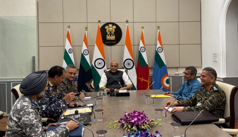 Defence Minister High Level Meeting: Smiling faces of Rajnath and the three army chiefs, this picture came out after teaching a lesson to Pakistan