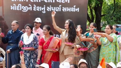 PM Modi Vadodara Road Show: Parents-brothers-sisters… PM Modi's road show in Vadodara, Colonel Sophia Qureshi's family attended, such was the scene