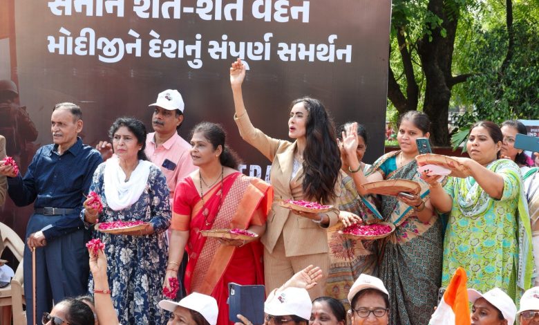 PM Modi Vadodara Road Show: Parents-brothers-sisters… PM Modi's road show in Vadodara, Colonel Sophia Qureshi's family attended, such was the scene