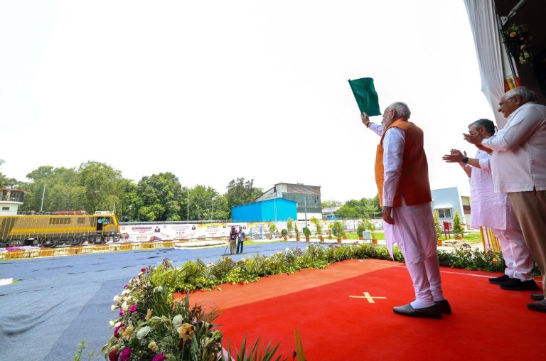 PM Modi in Dahod: From country to abroad, engines made in Dahod Locomotive will change India's economy in this way