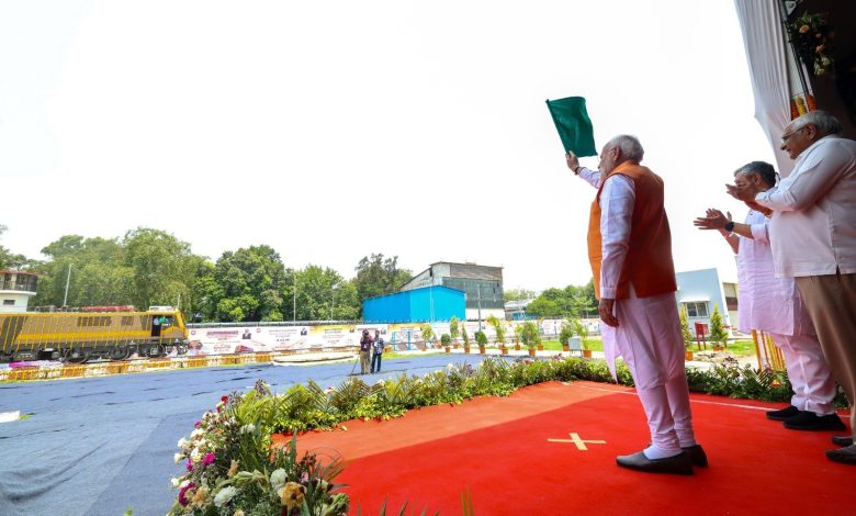 PM Modi in Dahod: From country to abroad, engines made in Dahod Locomotive will change India's economy in this way