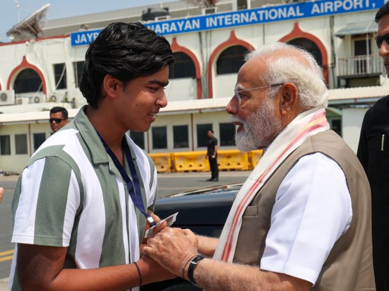 Vaibhav Suryavanshi met PM Modi: Vaibhav Suryavanshi met the PM, Modi encouraged him like this before going to England