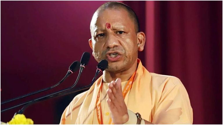CM Yogi Adityanath Latest News: CM Yogi's 'roar' from Kasganj... challenged Pakistan, cornered SP!