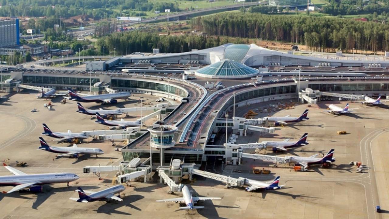 Drone attack on Moscow Airport: Drone attack on Moscow airport before the landing of Indian MPs' flight, the plane kept circling in the air