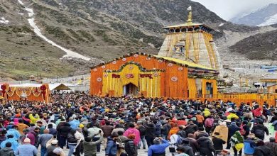 Kedarnath Dham's doors opened, first puja done in the name of PM Modi, temple premises decorated with 108 quintals of flowers