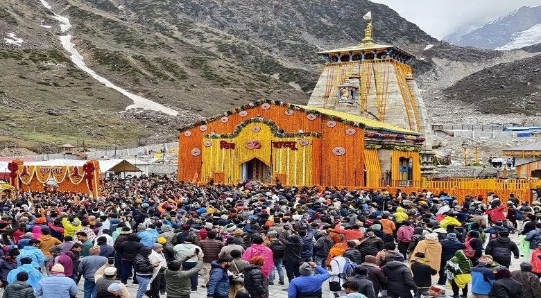 Kedarnath Dham's doors opened, first puja done in the name of PM Modi, temple premises decorated with 108 quintals of flowers