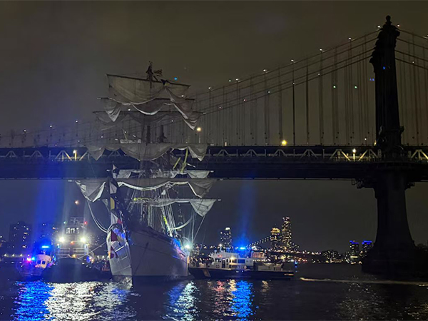 Mexican Ship collided with Bridge: Mexican Navy ship collided with bridge in New York, 19 people injured, 4 in critical condition