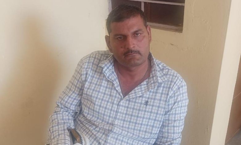 Jaipur News: Patwari Ashok Kumar caught red handed taking bribe of Rs 1000, arrested by ACB