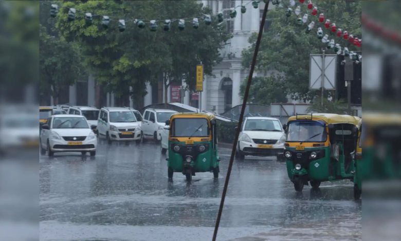 Delhi NCR Weather: Storm wreaks havoc in Delhi-NCR, Meteorological Department issues red alert