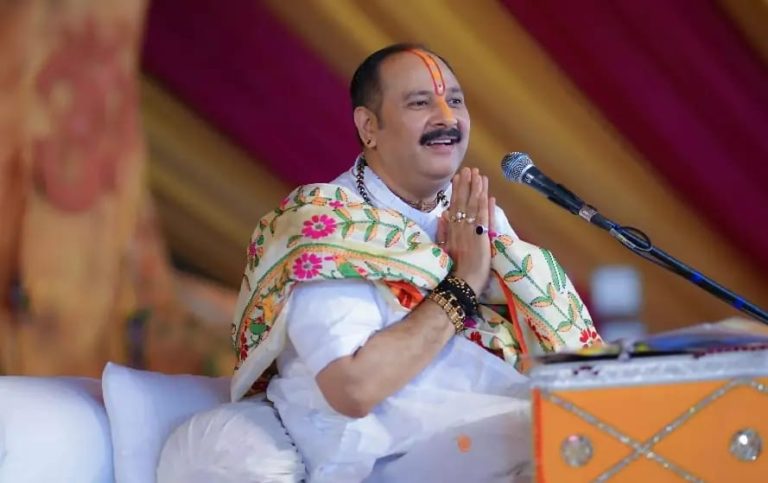 Pandit Pradeep Mishra News: "The navel of girls will remain covered, safety will remain" controversial statement of storyteller Pradeep Mishra
