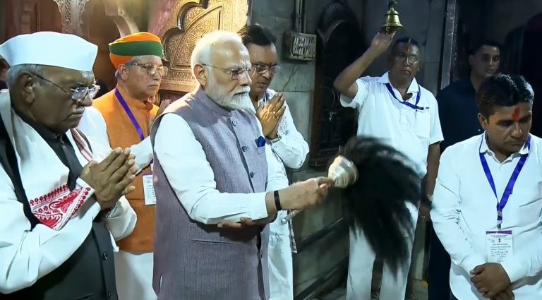 PM Modi Rajasthan Visit: PM Modi visited Karni Mata Temple in Bikaner, it has a special connection with the army