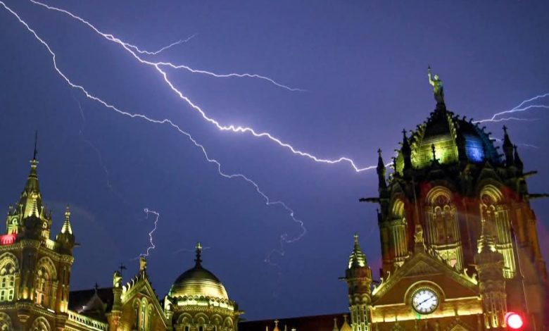Pre Monsoon 2025: Mumbai evening, lightning and raindrops together created a magical scene!