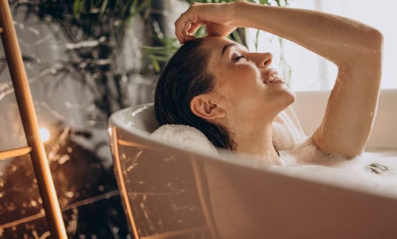 Health Tips: Should you bathe in the morning or evening? Know the opinion of health experts