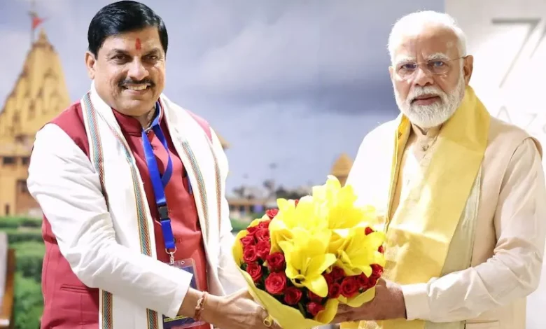 Women Conference: CM meets PM Modi, invites him to participate in Women's Conference