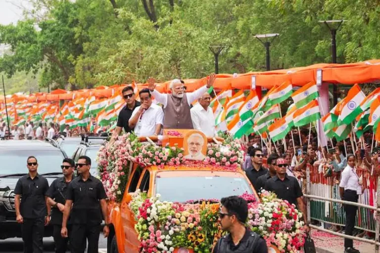 PM Modi Road Show in MP: PM Modi's road show in Bhopal, a new turn in politics!