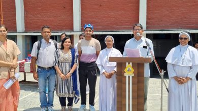 UP Bijnor News: St. Mary's School Bijnor 2024-25-result was 100%, Manager Father Shaju congratulated the toppers