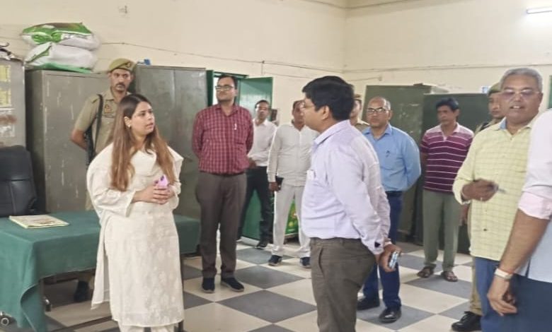 UP Bijnor News: DM expressed displeasure after seeing the dirt in the BSA office