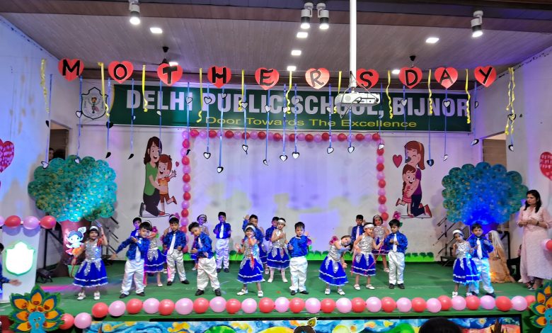 UP Bijnor News: Mother's Day celebration at Delhi Public School, Bijnor