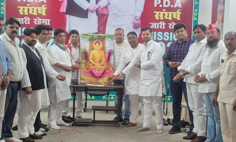 Up Bijnor News: Buddha Purnima Jayanti celebrated at Samajwadi Party office