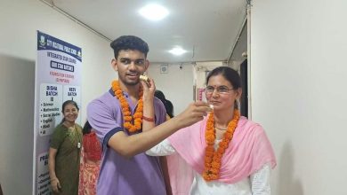CBSE 12th Class Result 2025: Meerut's Karan Pilaniya hoisted the flag of victory by topping the district in 12th!