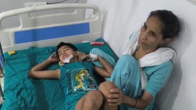 UP Bijnor News: In Bijnor Primary School, a student was being asked to clean the roof, a student fell and got injured