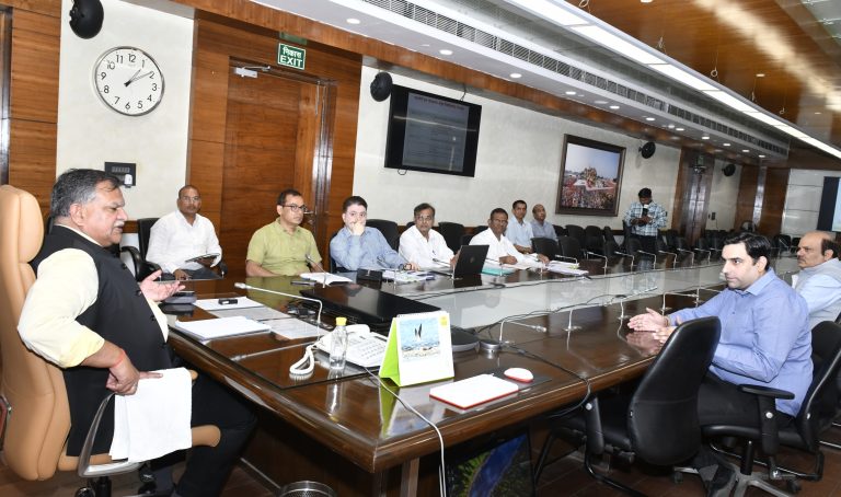 Uttar Pradesh News: "Work fast, don't compromise"… Chief Secretary strict about Guru Gorakhnath Ayush University!