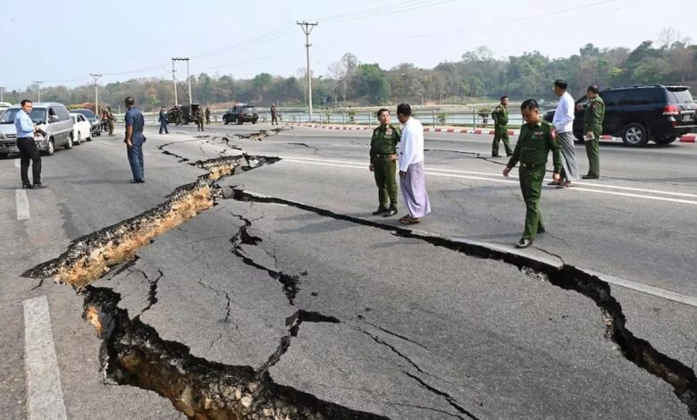 Up Earthquake News: The earth of UP shook at midnight, causing panic in many cities including Noida