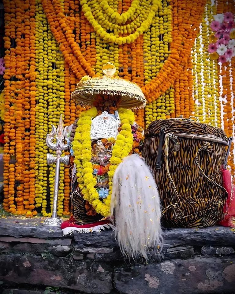 Rudranath Temple Opening: The doors of the Lord Rudranath, were opened for the devotees today after proper worship in the Brahma Muhurta.