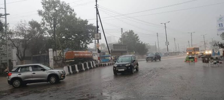 Weather Alert: Weather havoc in more than 35 districts of MP, concern spread due to warning of heavy storm and rain