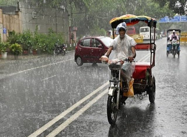 Weather Alert: Rain and lightning caused havoc, heavy rains continue to wreak havoc in many districts even after the death of the youth